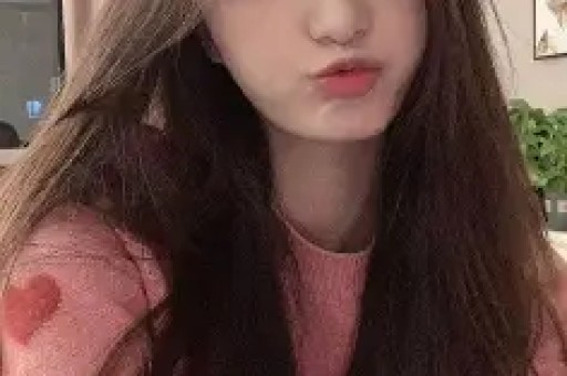 网红猴哥离婚半年被曝新恋情上海街头亲密互动引关注